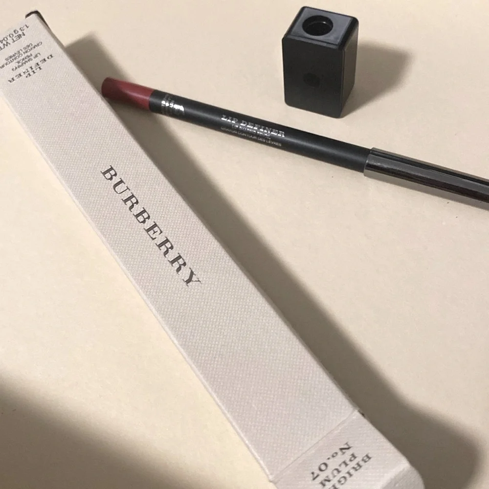 NIB [Burberry] Luxe Lip Definer Shaping Pencil & Sharpener in Bright Plum No. 7 - Picture 2 of 16